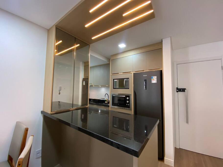 Apartamento Ar Condicionado Com Garagem Coberta A 800m Do Mar Florianópolis