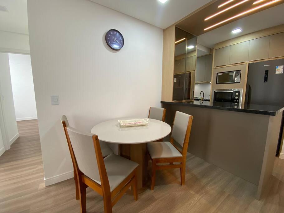 Ar Condicionado Com Garagem Coberta A 800m Do Mar Apartamento *