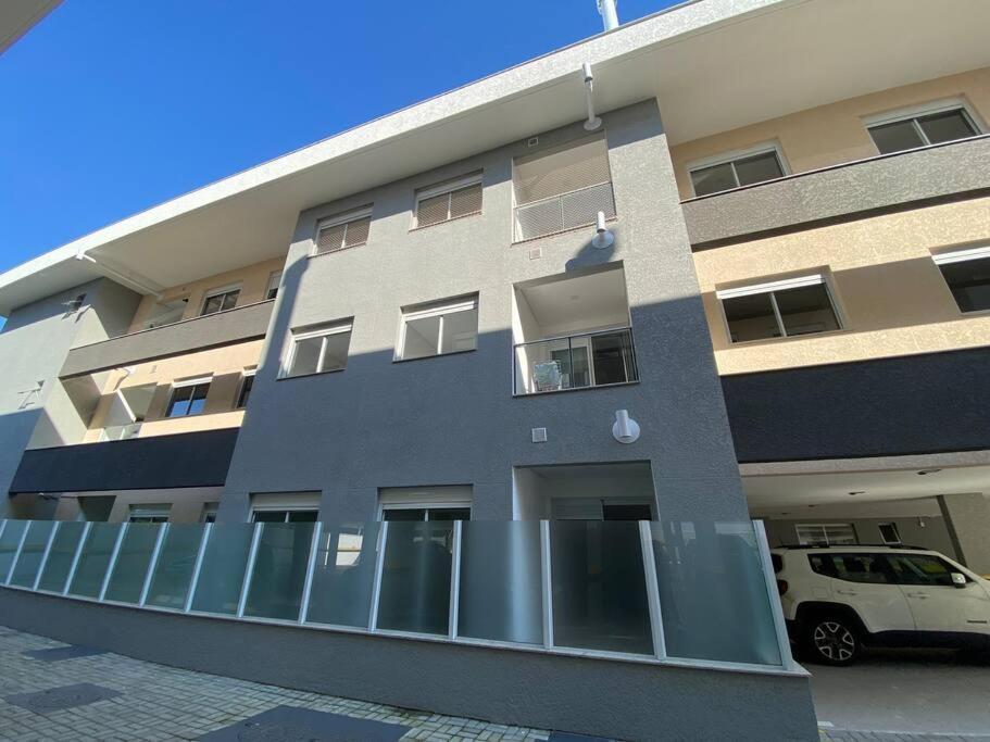 Apartamento Ar Condicionado Com Garagem Coberta A 800m Do Mar *