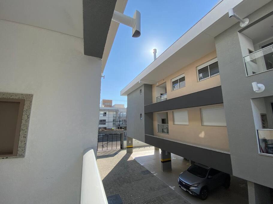 Ar Condicionado Com Garagem Coberta A 800m Do Mar * Florianopolis