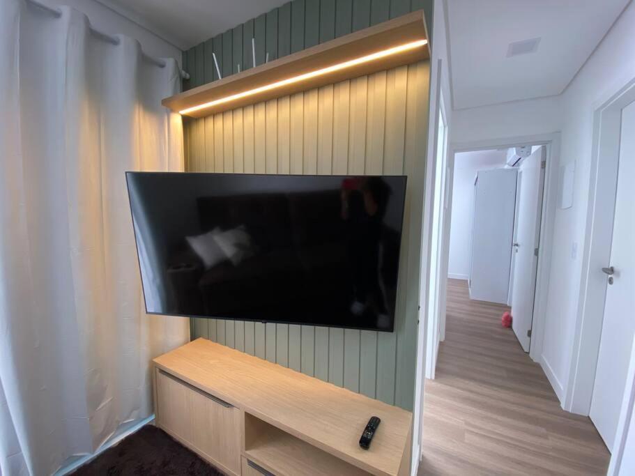 Apartamento Ar Condicionado Com Garagem Coberta A 800m Do Mar
