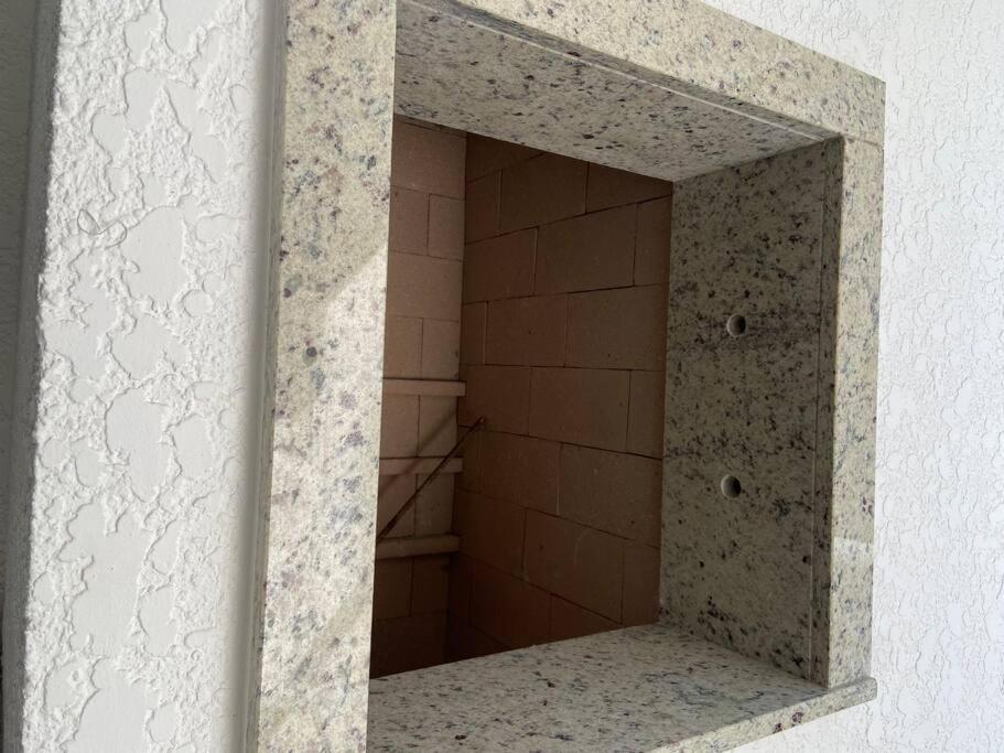 Apartamento Ar Condicionado Com Garagem Coberta A 800m Do Mar