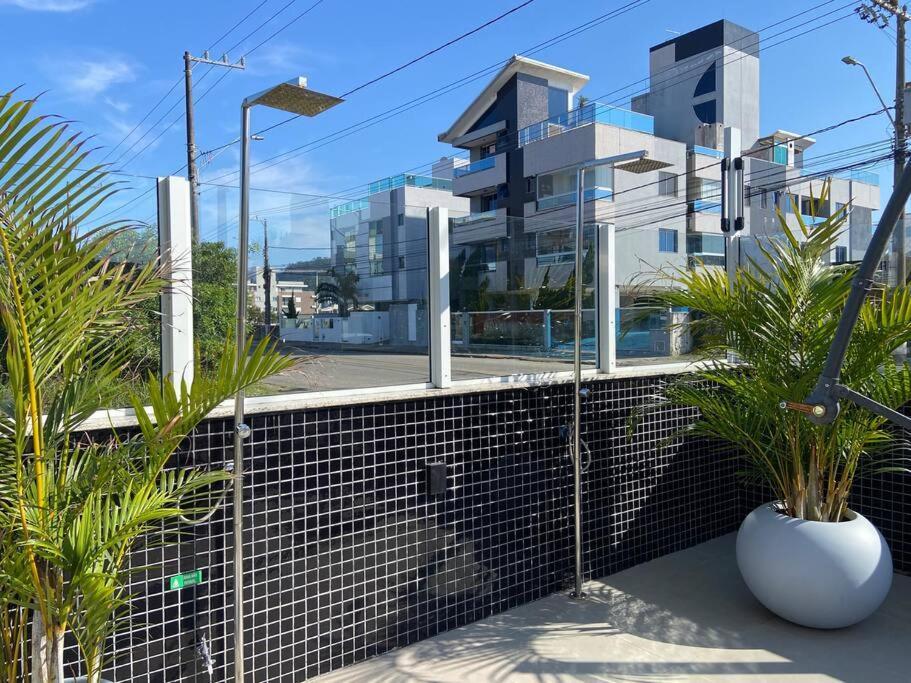 Apartamento Ar Condicionado Com Garagem Coberta A 800m Do Mar *