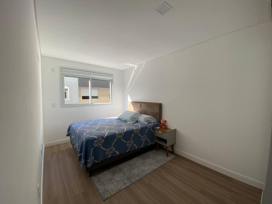 Apartamento Ar Condicionado Com Garagem Coberta A 800m Do Mar *