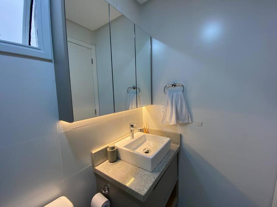 Apartamento Ar Condicionado Com Garagem Coberta A 800m Do Mar *